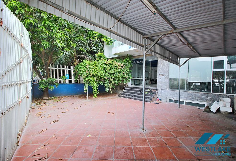 An office or coffee house with big yard for rent in Tay Ho, Ha Noi