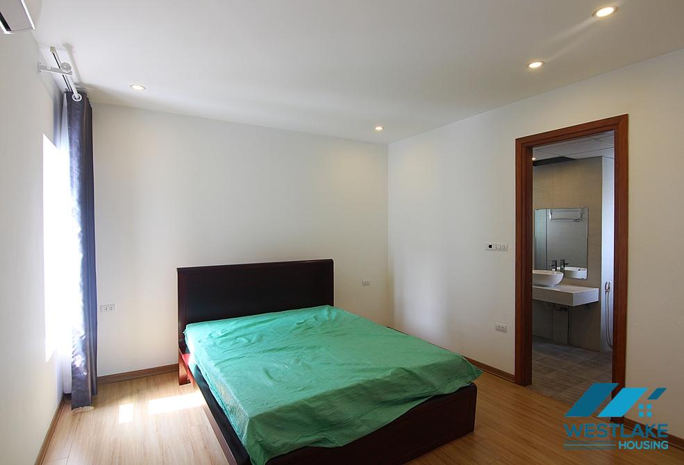 Lake view 3 bedrooms apartment for rent on Au Co street, Tay Ho district, Ha Noi