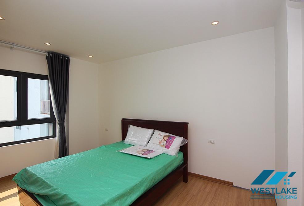 Lake view 3 bedrooms apartment for rent on Au Co street, Tay Ho district, Ha Noi