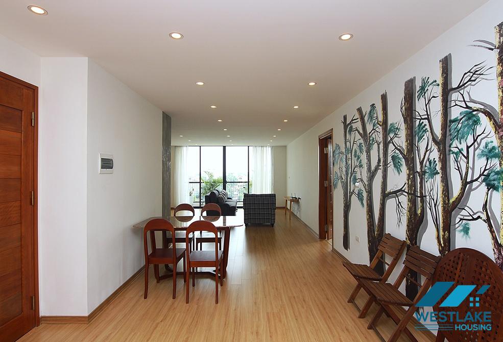 Lake view 3 bedrooms apartment for rent on Au Co street, Tay Ho district, Ha Noi