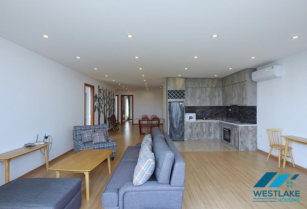 Lake view 3 bedrooms apartment for rent on Au Co street, Tay Ho district, Ha Noi