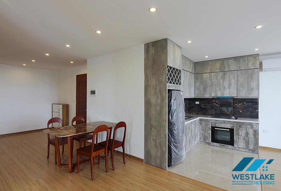 Lake view 3 bedrooms apartment for rent on Au Co street, Tay Ho district, Ha Noi