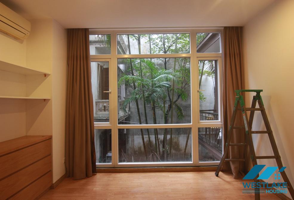 Nice 3 bedrooms apartment for lease in Xuan Dieu area , Tay Ho, Ha Noi