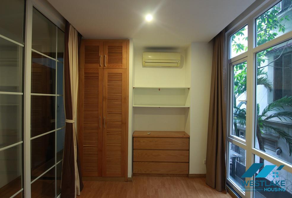 Nice 3 bedrooms apartment for lease in Xuan Dieu area , Tay Ho, Ha Noi