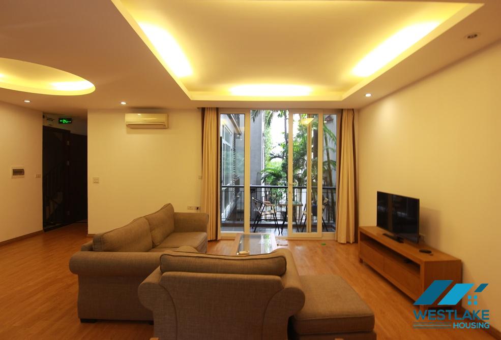 Nice 3 bedrooms apartment for lease in Xuan Dieu area , Tay Ho, Ha Noi
