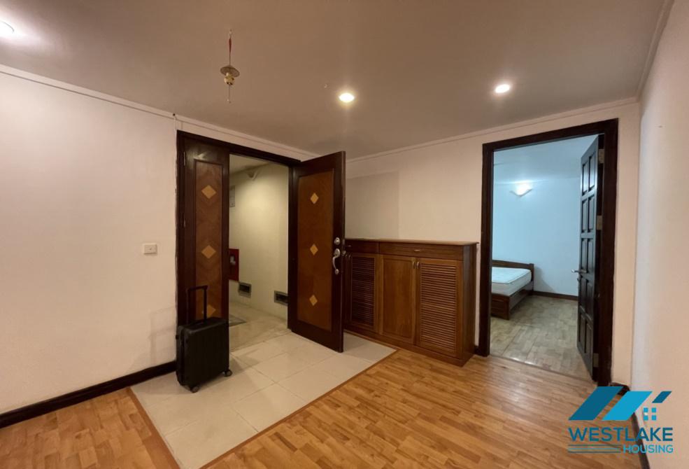 Cho thuê căn hộ 3 phòng ngủ đầy đủ nội thất, tầng cao, ban công rộng, nhiều tiện ích xung quanh