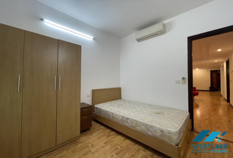 Cho thuê căn hộ 3 phòng ngủ đầy đủ nội thất, tầng cao, ban công rộng, nhiều tiện ích xung quanh