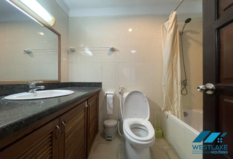 Cho thuê căn hộ 3 phòng ngủ đầy đủ nội thất, tầng cao, ban công rộng, nhiều tiện ích xung quanh