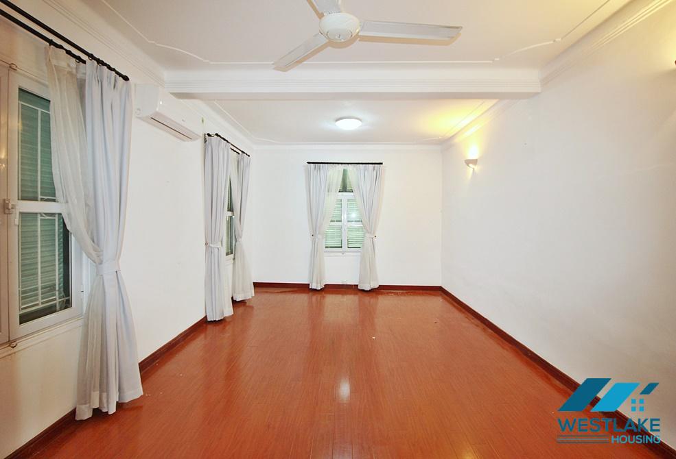 Cho Thuê Nhà 5 Phòng Ngủ Rông Thoáng, Có Hồ Bơi Ngoài Trời Tại Đặng Thai Mai, Tây Hồ, Hà Nội