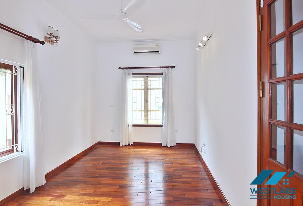 Nhà Đẹp 4 Phòng Ngủ Ban Công Sân Vườn Rộng Thoáng Sáng Cho Thuê Tại Tây Hồ, Hà Nội