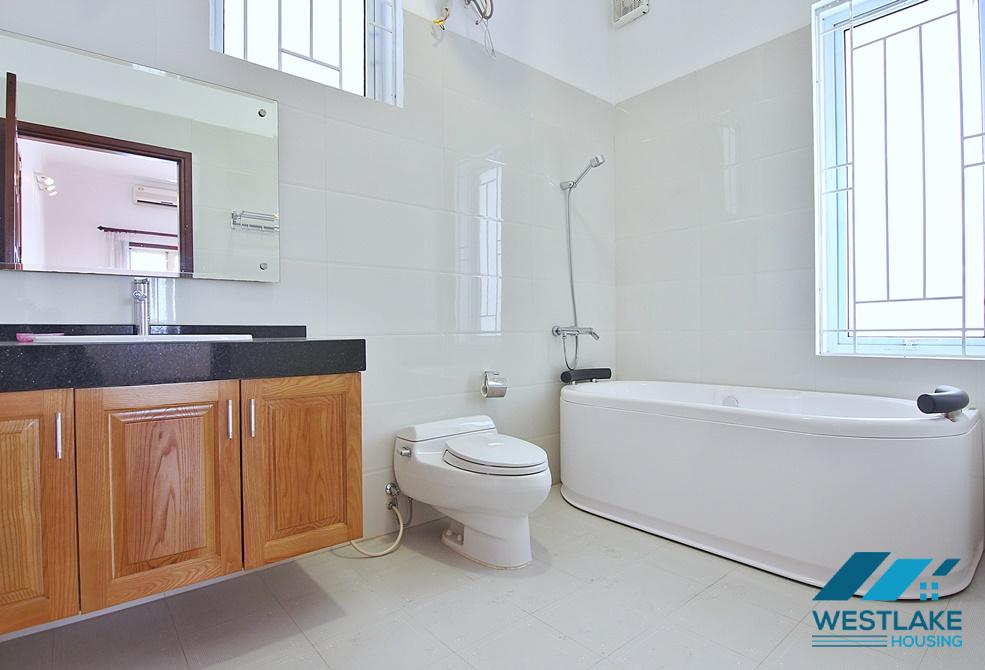 Nhà Đẹp 4 Phòng Ngủ Ban Công Sân Vườn Rộng Thoáng Sáng Cho Thuê Tại Tây Hồ, Hà Nội