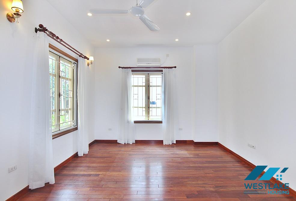Nhà Đẹp 4 Phòng Ngủ Ban Công Sân Vườn Rộng Thoáng Sáng Cho Thuê Tại Tây Hồ, Hà Nội