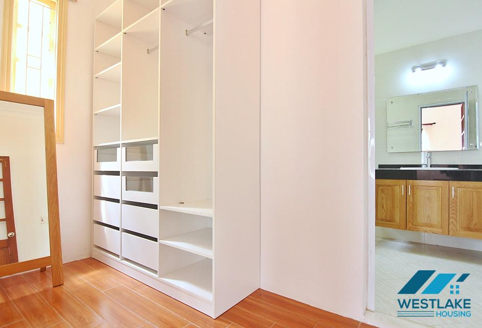 Nhà Đẹp 4 Phòng Ngủ Ban Công Sân Vườn Rộng Thoáng Sáng Cho Thuê Tại Tây Hồ, Hà Nội