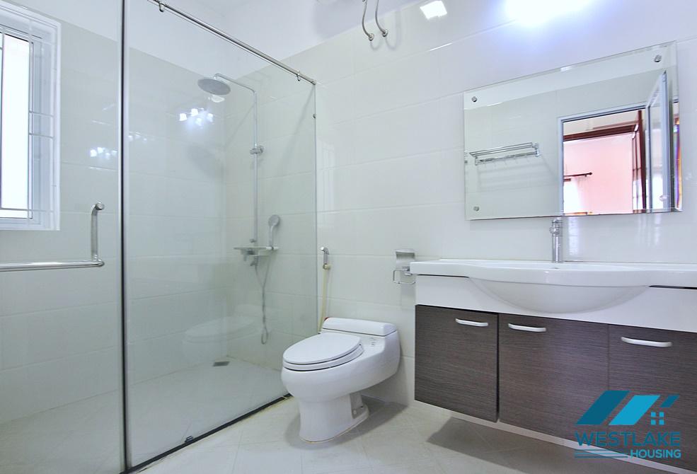 Nhà Đẹp 4 Phòng Ngủ Ban Công Sân Vườn Rộng Thoáng Sáng Cho Thuê Tại Tây Hồ, Hà Nội