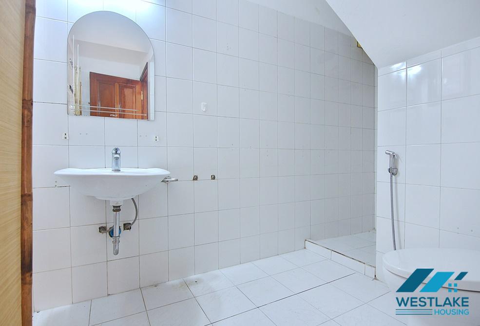 Nhà Đẹp 4 Phòng Ngủ Ban Công Sân Vườn Rộng Thoáng Sáng Cho Thuê Tại Tây Hồ, Hà Nội