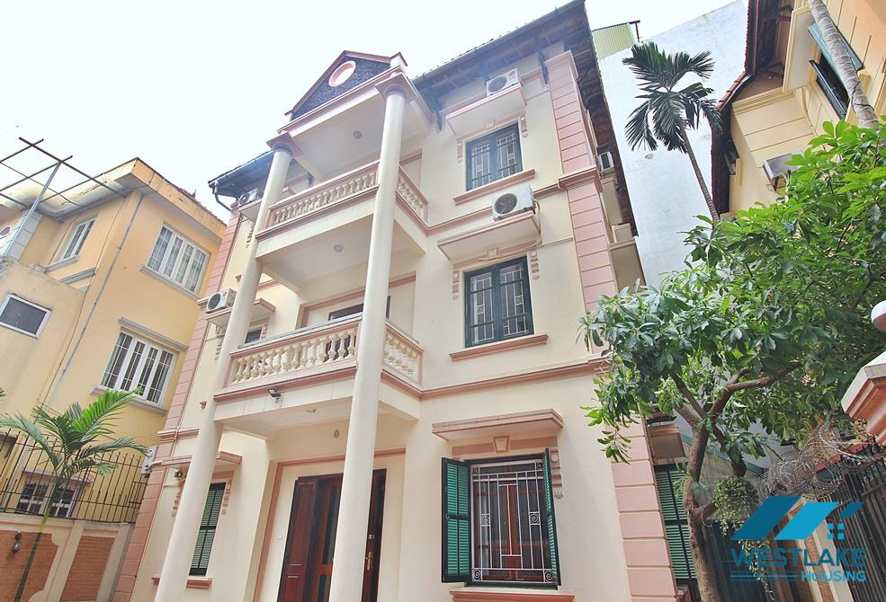 Nhà Đẹp 4 Phòng Ngủ Ban Công Sân Vườn Rộng Thoáng Sáng Cho Thuê Tại Tây Hồ, Hà Nội