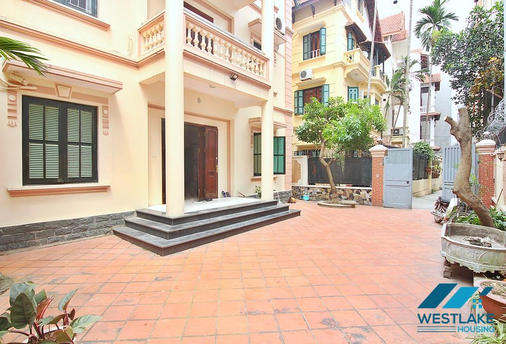 Nhà Đẹp 4 Phòng Ngủ Ban Công Sân Vườn Rộng Thoáng Sáng Cho Thuê Tại Tây Hồ, Hà Nội