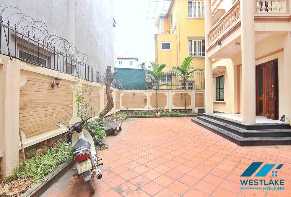 Nhà Đẹp 4 Phòng Ngủ Ban Công Sân Vườn Rộng Thoáng Sáng Cho Thuê Tại Tây Hồ, Hà Nội