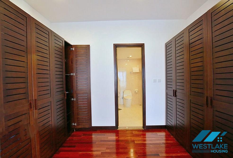 High-class 4 bedrooms serviced apartment for lease in Dang Thai Mai area, Tay Ho, Ha Noi