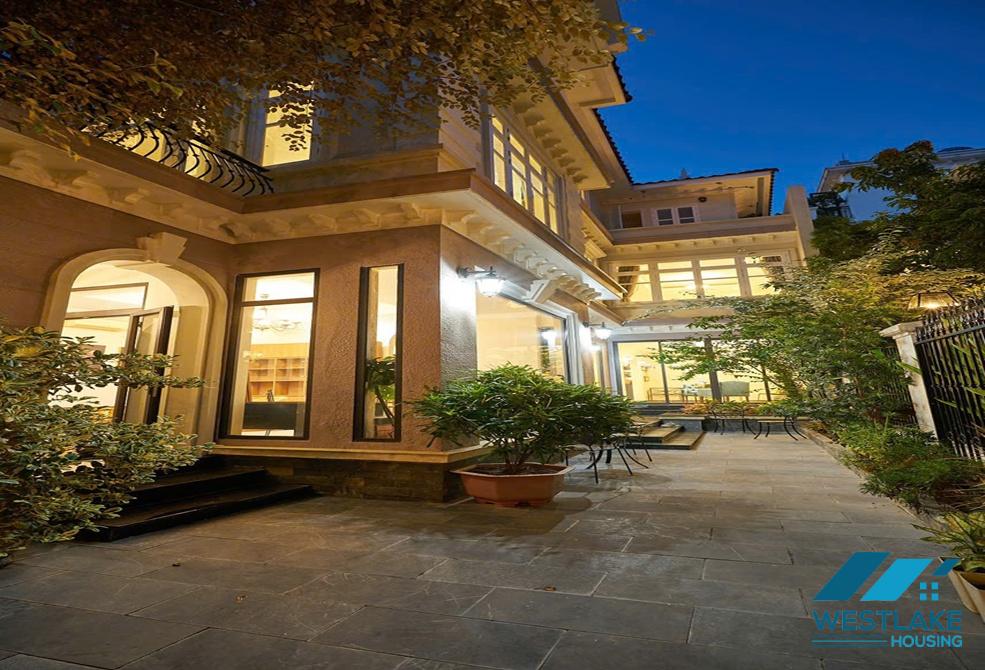 04 bedrooms Ciputra Villa with large Garden for Rent 