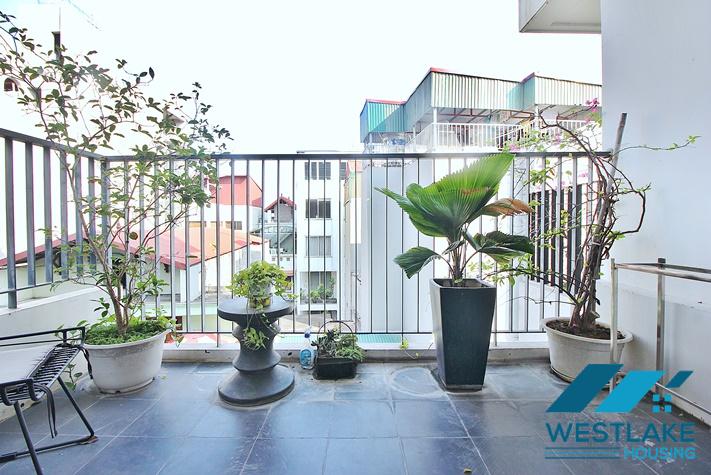 Cho Thuê Căn Hộ 2 Phòng Ngủ Thoáng Sáng Tại Phố Xuân Diệu Tây Hồ, Hà Nội