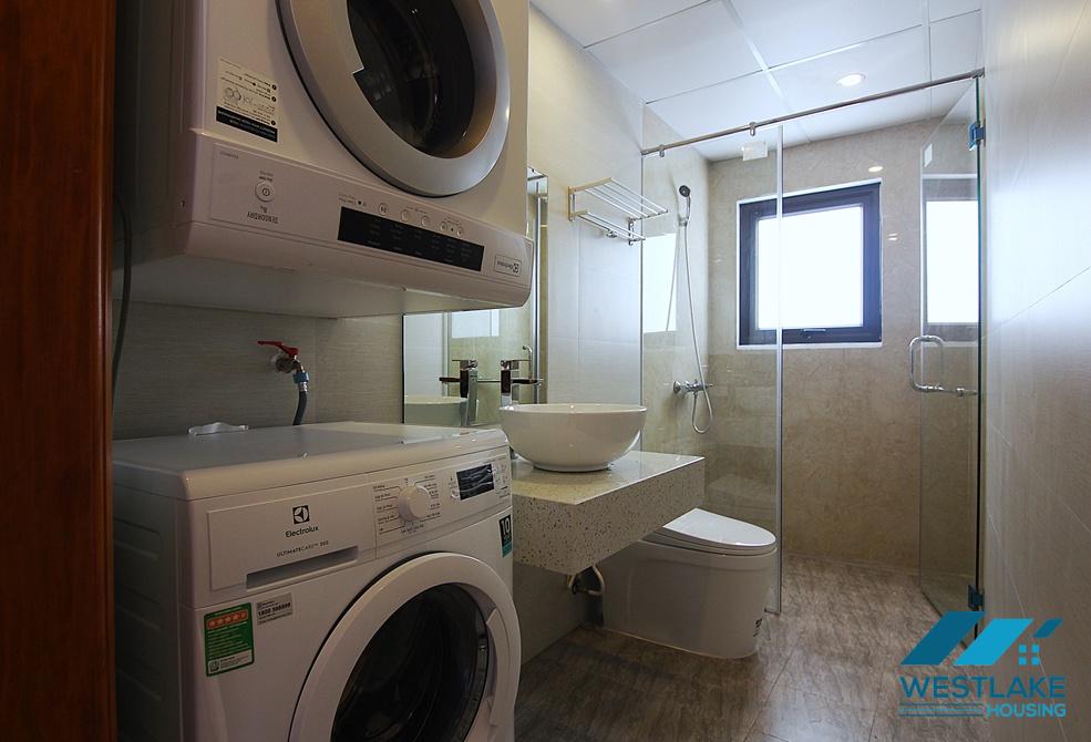 Cho Thuê Căn Hộ 3 Phòng Ngủ, Ban Công, View Hồ Đẹp Thoáng Mát Tại Phố Âu Cơ, Tây Hồ, Hà Nội