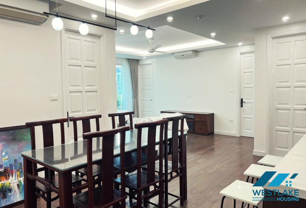 Cho thuê căn hộ 4 phòng ngủ mới cải tạo tại tòa E5, Ciputra – Tây Hồ, Hà Nội