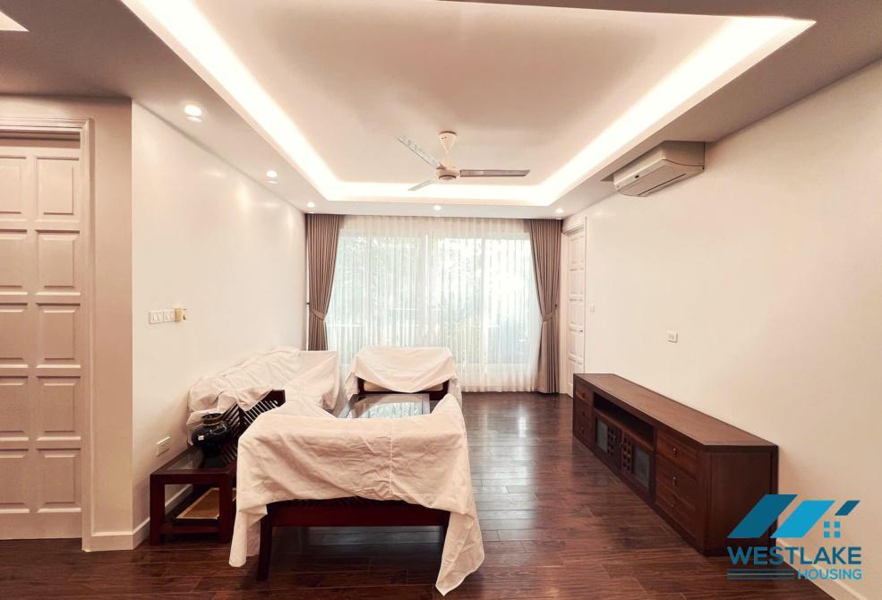 Cho thuê căn hộ 4 phòng ngủ mới cải tạo tại tòa E5, Ciputra – Tây Hồ, Hà Nội