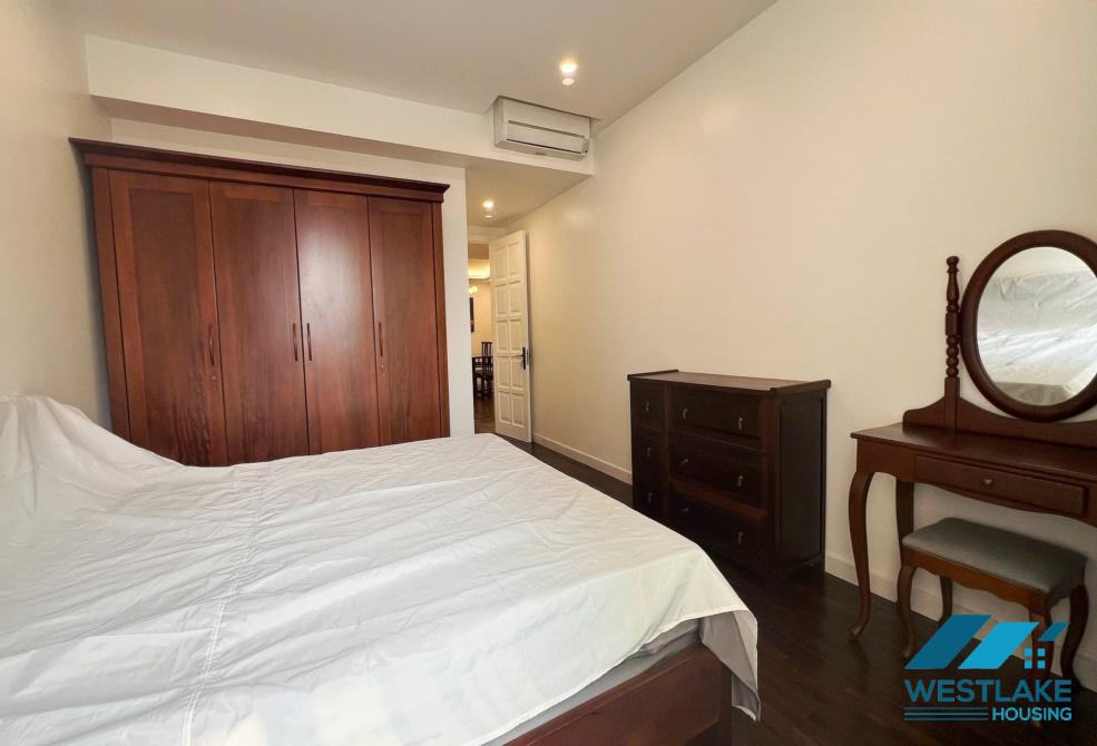 Cho thuê căn hộ 4 phòng ngủ mới cải tạo tại tòa E5, Ciputra – Tây Hồ, Hà Nội