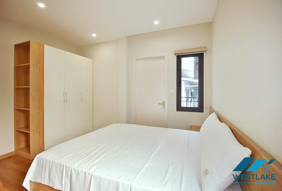 Cho thuê căn hộ 2 phòng ngủ mới xây tại Tô Ngọc Vân, Tây Hồ