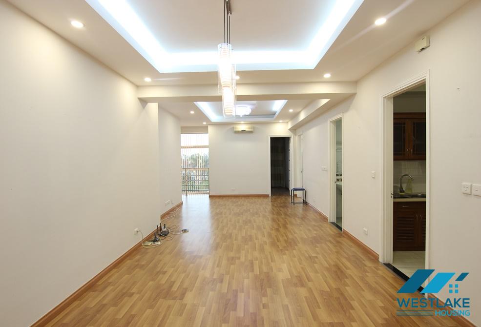 Căn hộ ba phòng ngủ sáng sủa và hiện đại tại Ciputra, quận Tây Hồ.