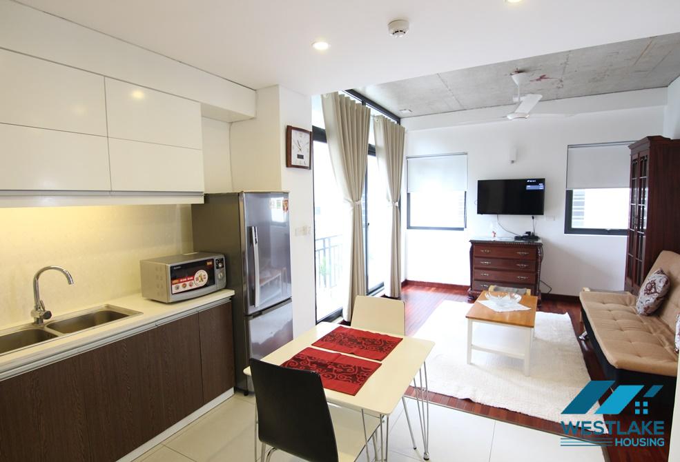 Cho Thuê Căn Cộ 1 Phòng Ngủ + 1 Phòng Làm Việc Đẹp Tại Phố Tây Hồ, Hà Nội