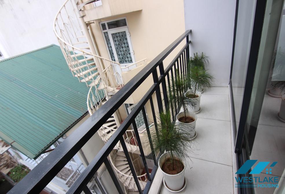 Cho Thuê Căn Cộ 1 Phòng Ngủ + 1 Phòng Làm Việc Đẹp Tại Phố Tây Hồ, Hà Nội