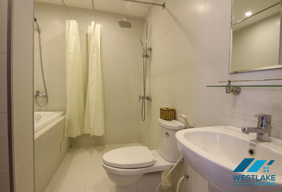 Cho Thuê Căn Cộ 1 Phòng Ngủ + 1 Phòng Làm Việc Đẹp Tại Phố Tây Hồ, Hà Nội