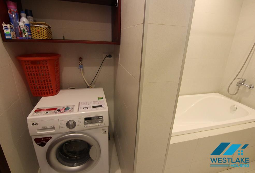 Cho Thuê Căn Hộ 2 Phòng Ngủ Đẹp, Sáng Thoáng Tại Phố Tây Hồ, Hà Nội