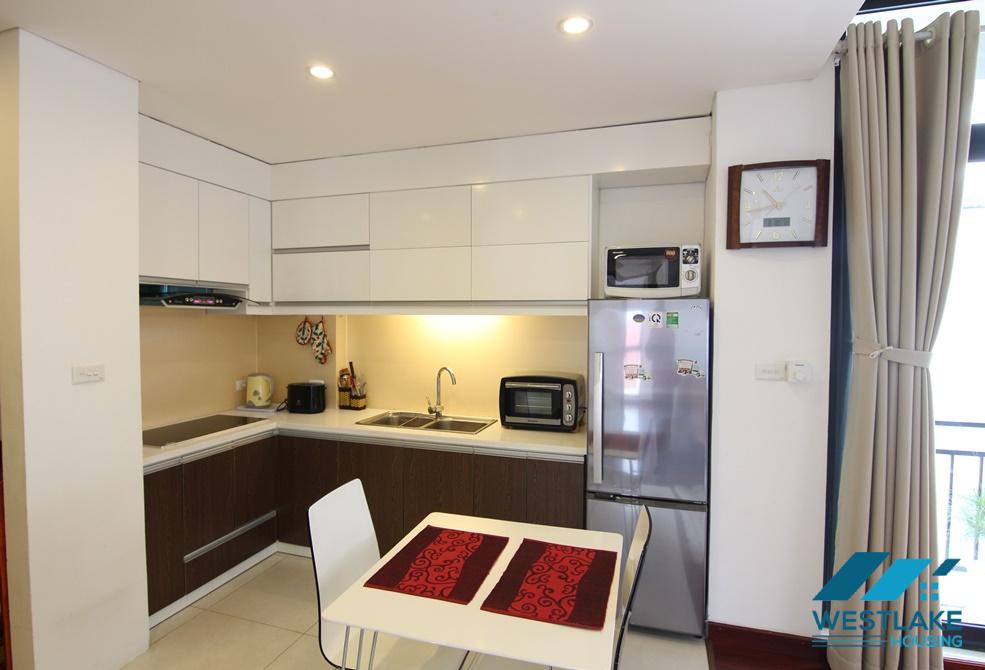 Cho Thuê Căn Hộ 2 Phòng Ngủ Đẹp, Sáng Thoáng Tại Phố Tây Hồ, Hà Nội