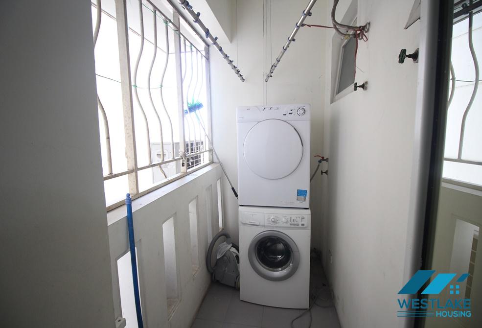 Căn hộ đầy đủ nội thất với sàn gỗ đẹp đang cho thuê tại Ciputra