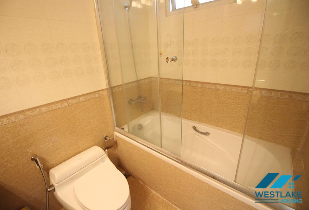 Căn hộ đầy đủ nội thất với sàn gỗ đẹp đang cho thuê tại Ciputra