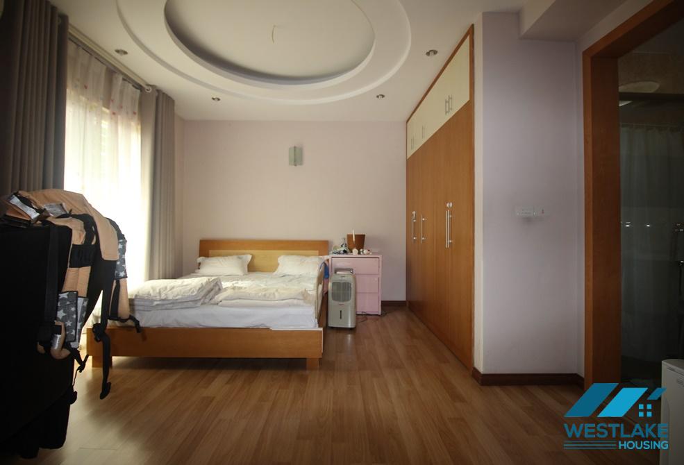 Cho thuê căn hộ 3 phòng ngủ tại tòa E Ciputra