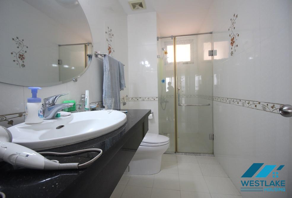 Cho thuê căn hộ 3 phòng ngủ tại tòa E Ciputra