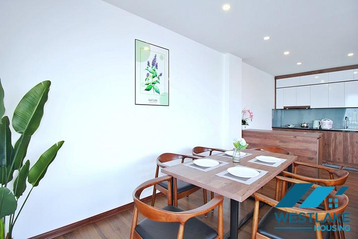 Cho Thuê Căn Hộ 2 Phòng Ngủ Mơi Đẹp, Ban Công Rộng Thoáng, View Hồ Tại Tây Hồ, Hà Nội