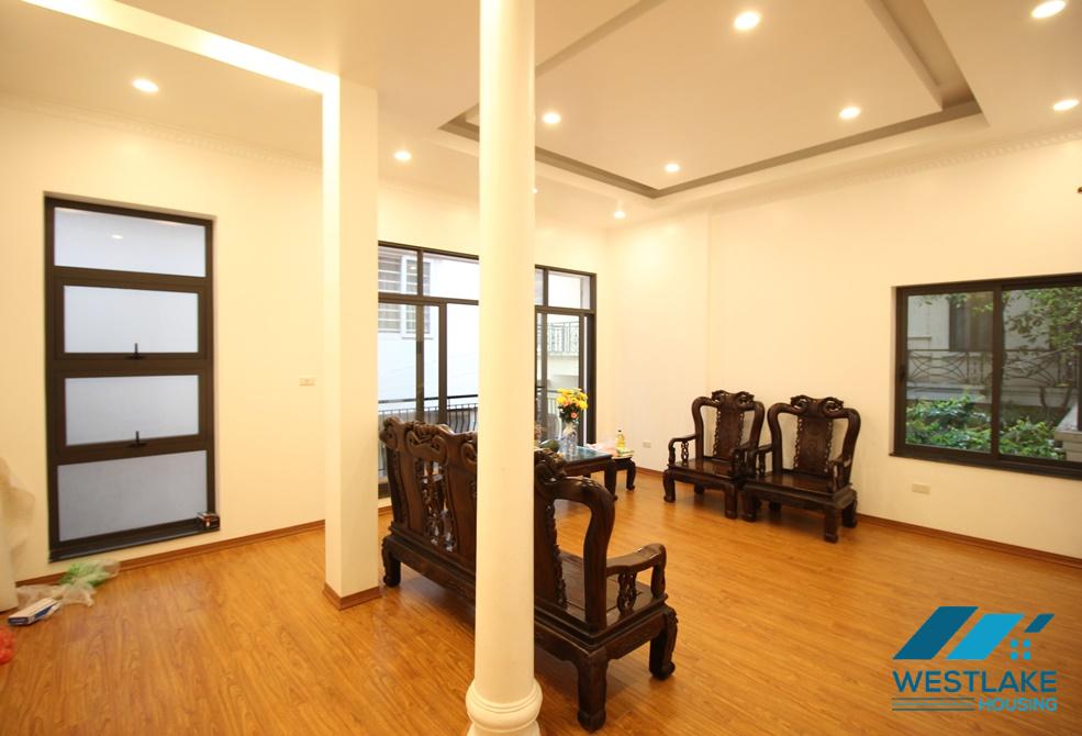 A spacious 5 bedroom house for rent in Dang Thai Mai, Tay Ho, Ha Noi