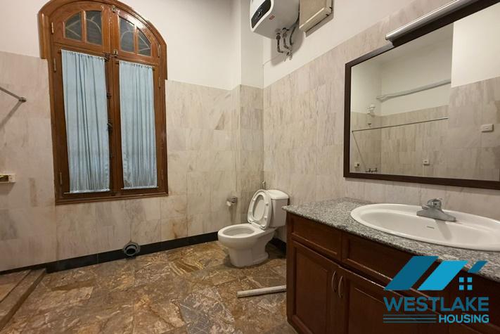 Cho Thuê Nhà 4 Phòng Ngủ Thoáng Sáng, Sân Rộng Tại Phường Tây Hồ, Hà Nội