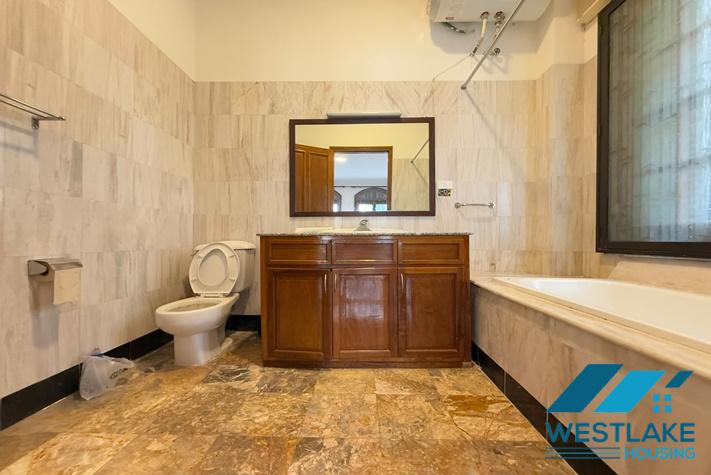 Cho Thuê Nhà 4 Phòng Ngủ Thoáng Sáng, Sân Rộng Tại Phường Tây Hồ, Hà Nội