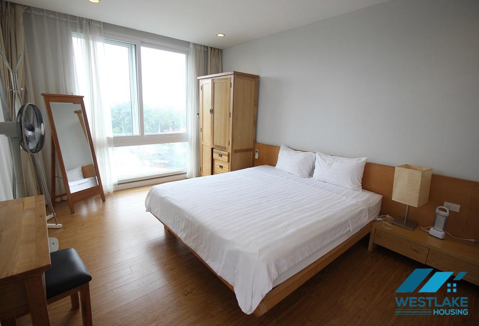 High floor lake side apartment for rent in Tay Ho, Ha Noi