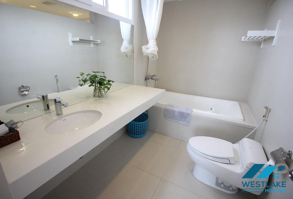 High floor lake side apartment for rent in Tay Ho, Ha Noi