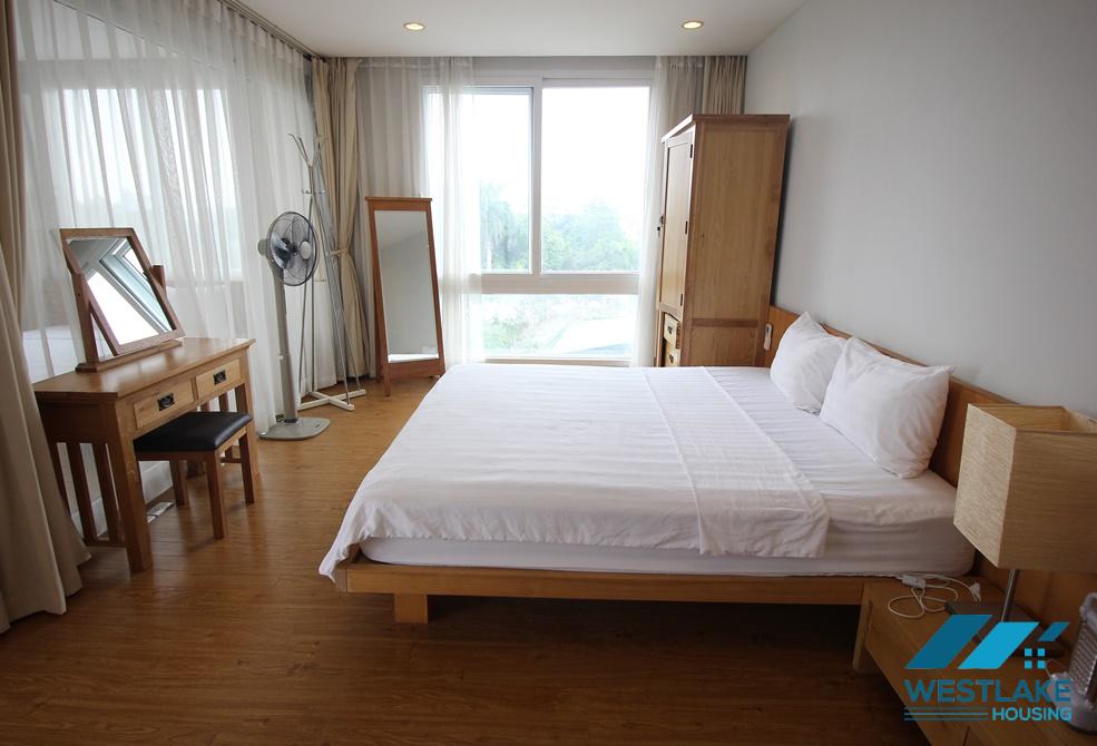 High floor lake side apartment for rent in Tay Ho, Ha Noi