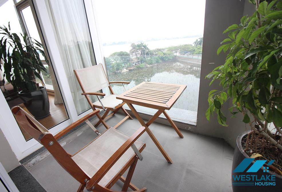 High floor lake side apartment for rent in Tay Ho, Ha Noi