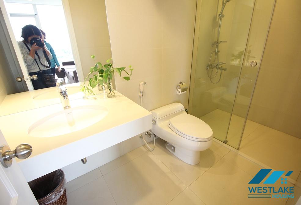 High floor lake side apartment for rent in Tay Ho, Ha Noi