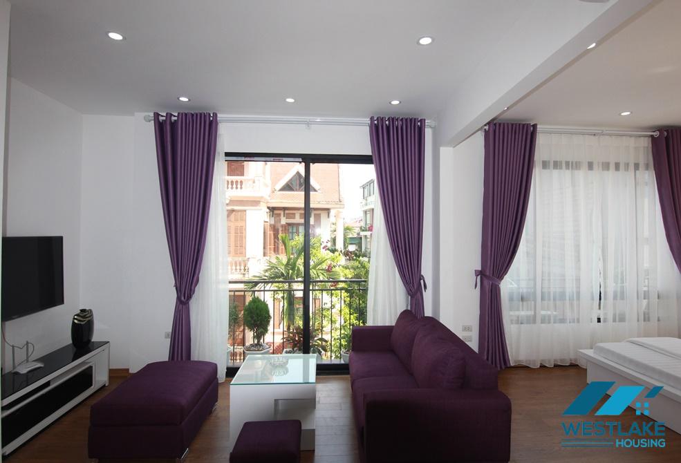 Cho Thuê Căn Hộ Một Phòng Ngủ Sáng Thoáng Tại Phố Xuân Diệu, Tây Hồ, Hà Nội